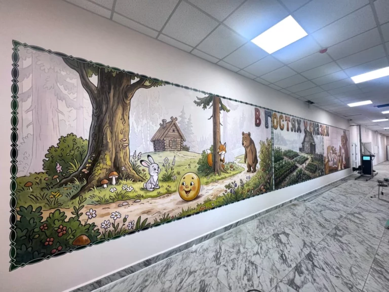 Пример вертикальной печати на стене от компании ULTRAPRINT