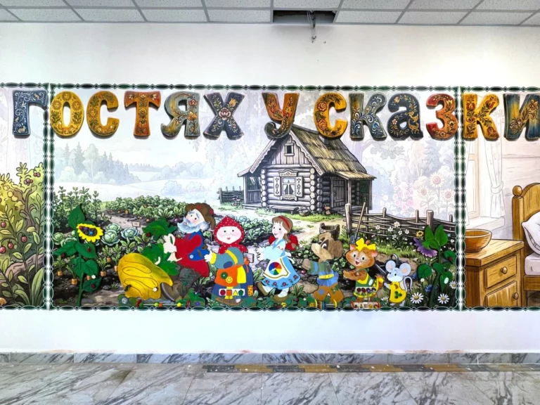 Пример вертикальной печати на стене от компании ULTRAPRINT
